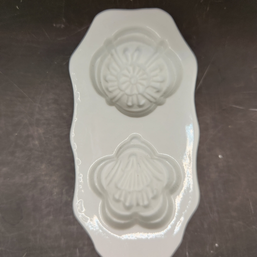 Vintage Schmid Brothers Floral White Porcelain Butter Mold Heritage Collection - Picture 3 of 6